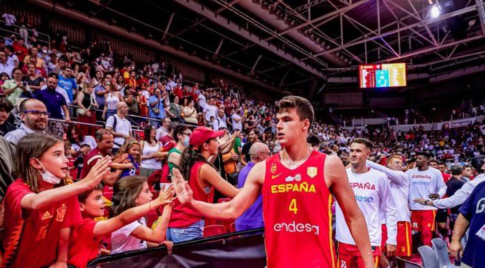 España regala una gran victoria